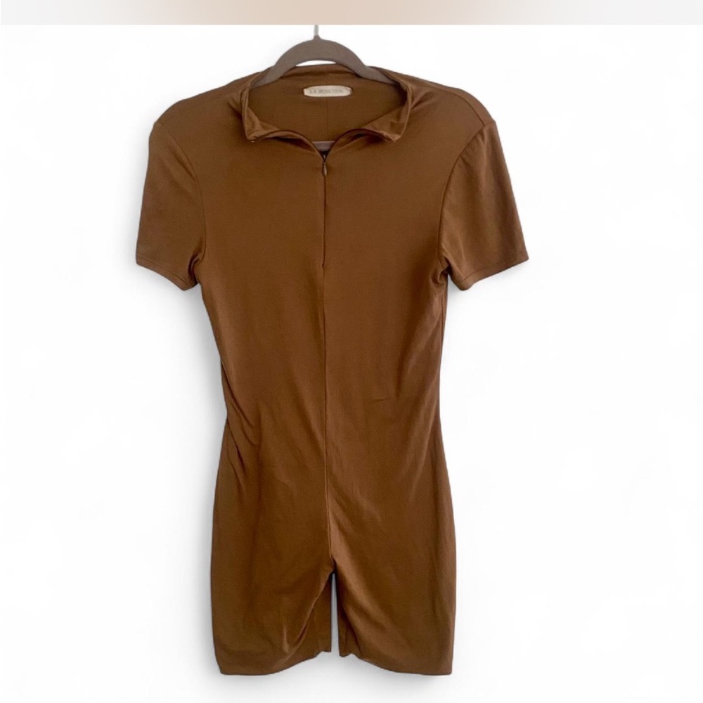 L.A. SEDUCTION BROWN SHORT SLEEVE 3/4 FRONT ZIP BODYSUIT ROMPER SIZE XS